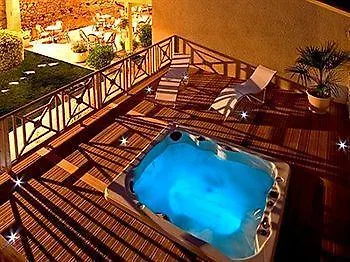 Les Comtes De Pardiac Hotel